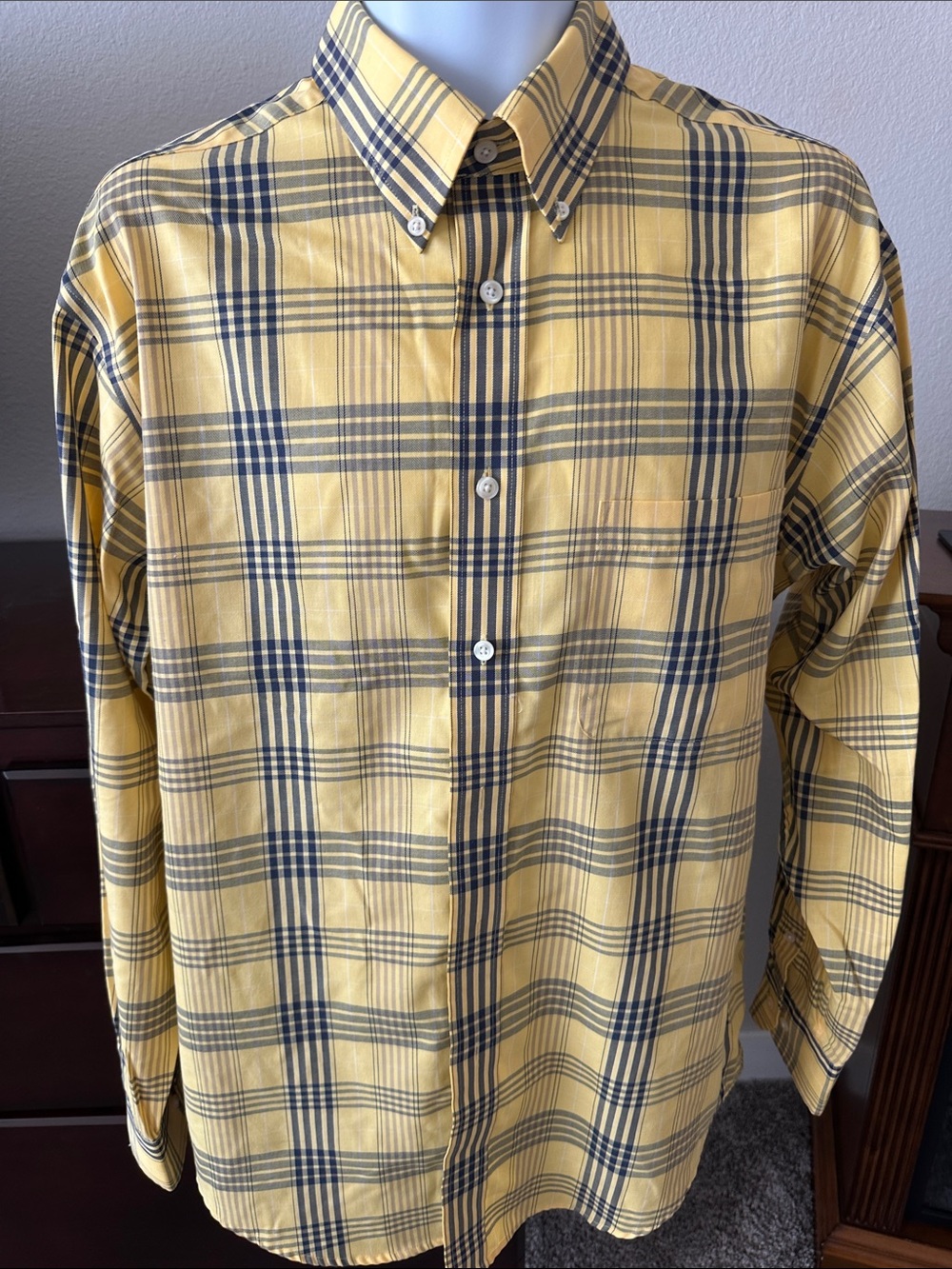 Roundtree & Yorke Yellow and Black Plaid Large Long Sleeve Shirt